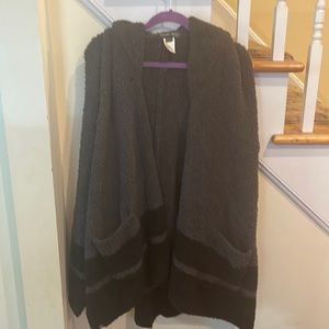BAREFOOT DREAMS SHAWL - ONE SIZE - GORGEOUS - GREY AND BLACK - SO SOFT